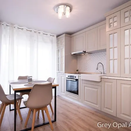 Opal Apartment *